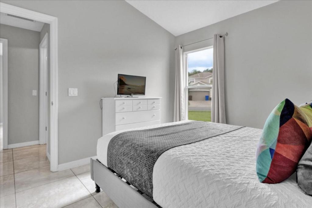 3 Bedrooms - 2 Bathrooms - Cumbrian Lakes 4695 Cl Orlando