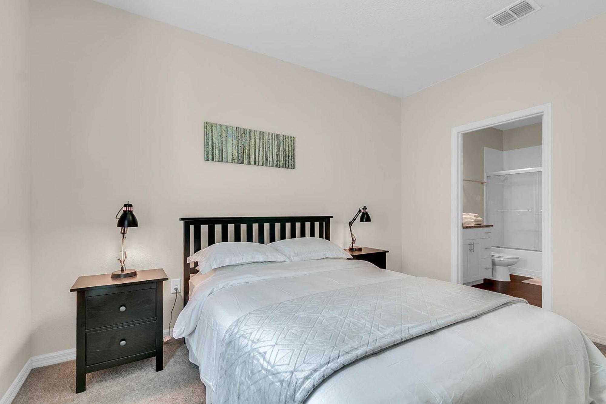 4 Bedrooms - 3 Bathrooms - Lucaya Village 14-101 *