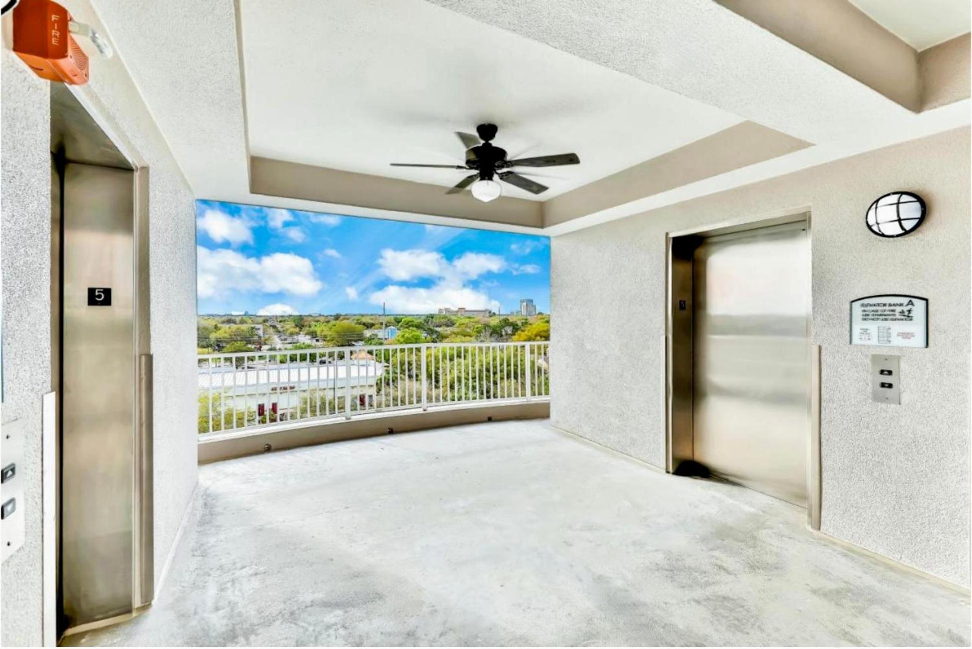 Apartment Balcony King - & Pool View Orlando