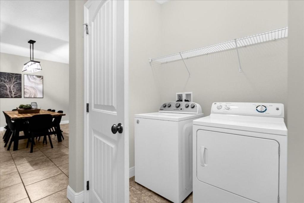 6 Bedrooms - 5,5 Bathrooms - Solterra 4193 Od *