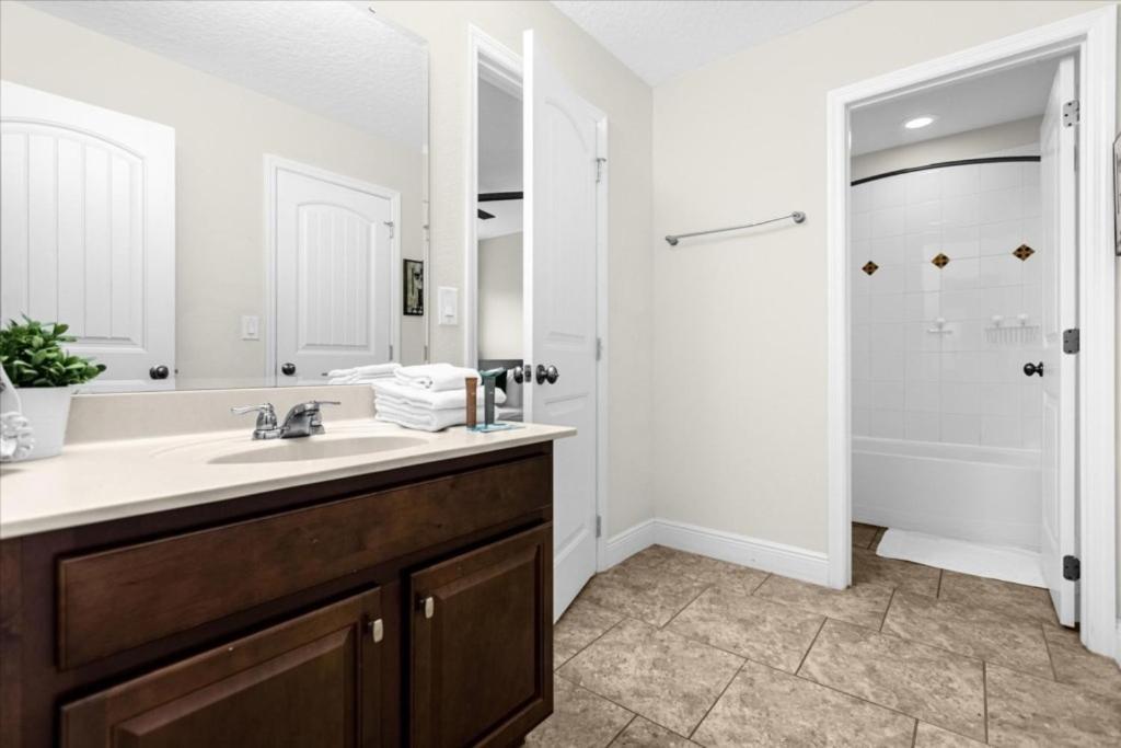6 Bedrooms - 5,5 Bathrooms - Solterra 4193 Od * Orlando