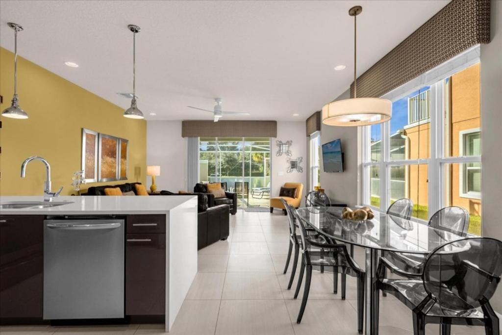 3 Bedrooms- 3 Bathrooms- The Retreat 1521 Rc Orlando
