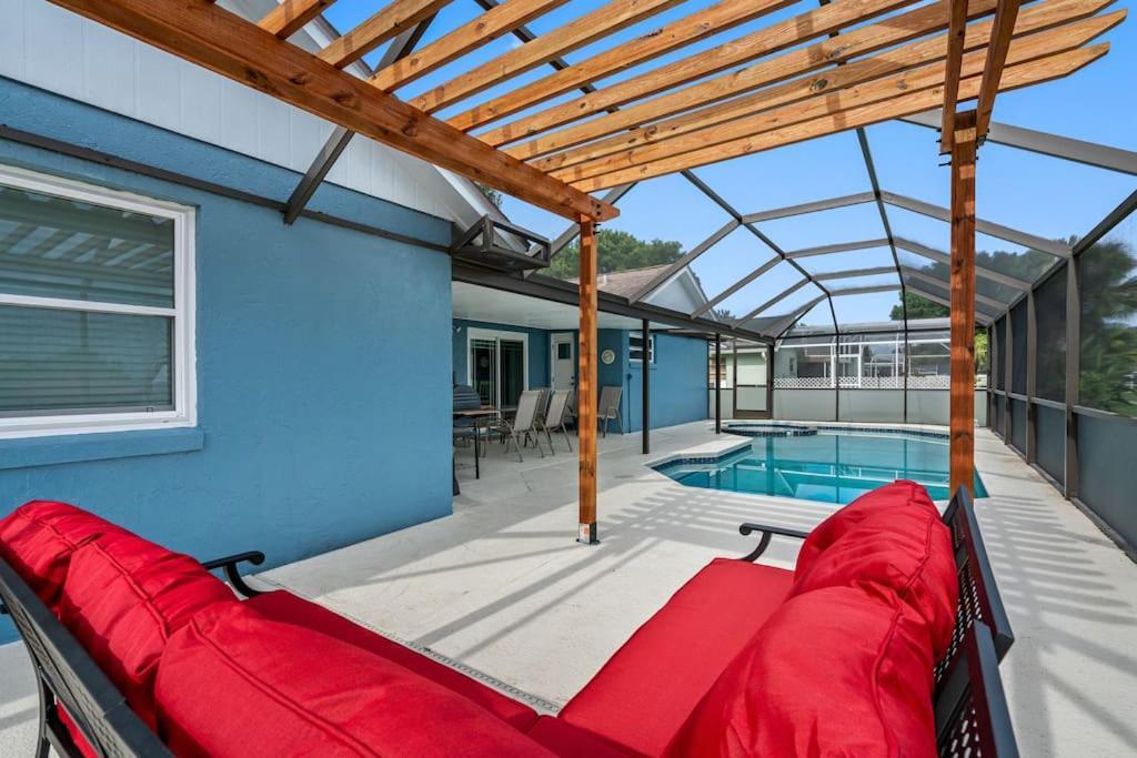 Holiday home 13 Mins From Disney Arcade, Private Pool, & Themed Rooms Orlando