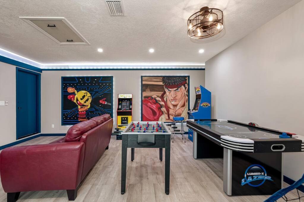 13 Mins From Disney Arcade, Private Pool, & Themed Rooms *