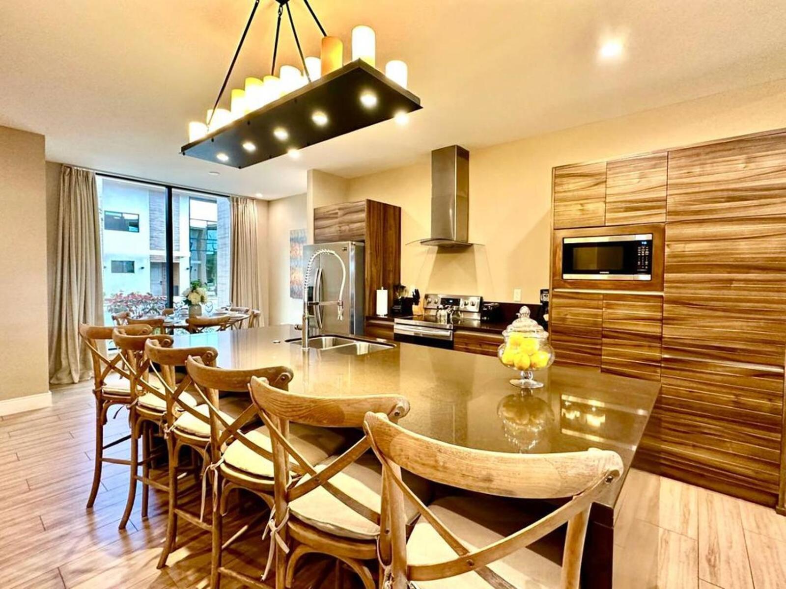 Sophisticated 4 En Suites W Private Hot Tub & Bb Holiday home