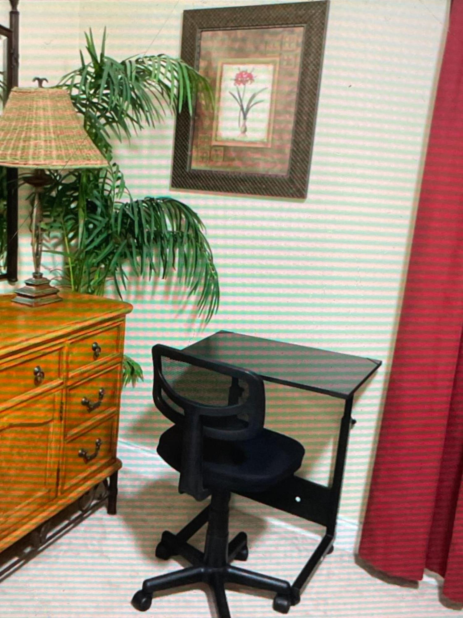 Disney 1 Mile , Blue Heron 1 Room 2 Bath,Amenities,6 Guests, Walk To Restaurants, No Fees At Check In * Orlando