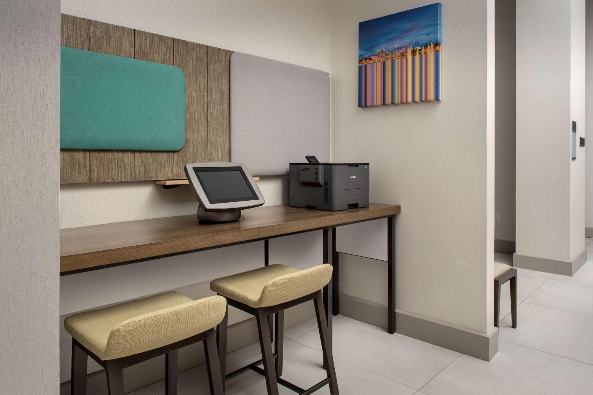 Hilton Garden Downtown 3*