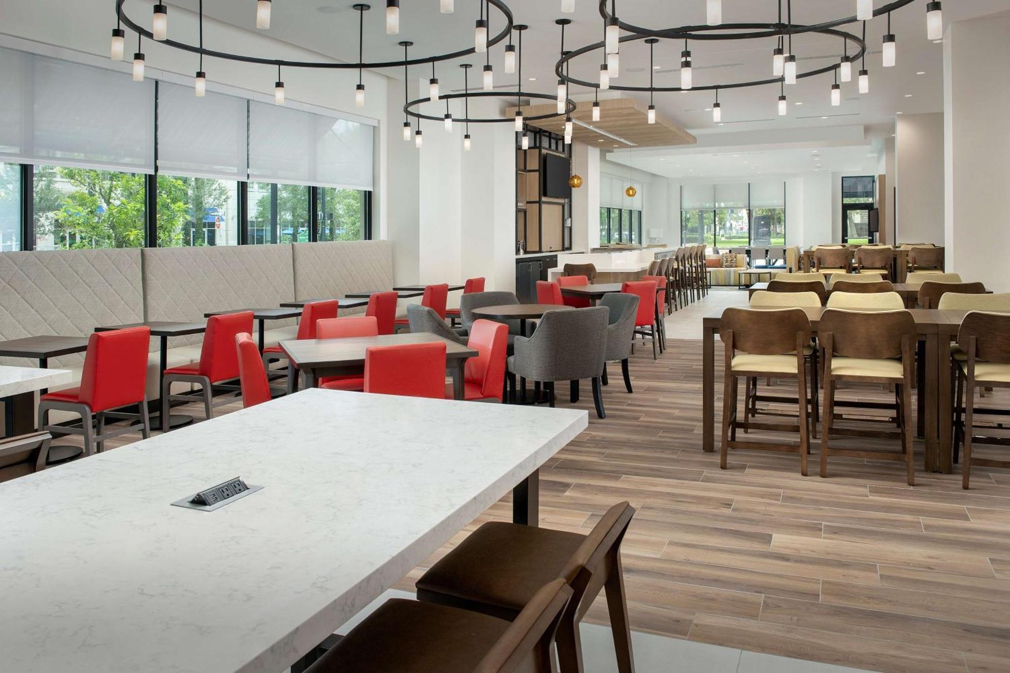 Hotel Hilton Garden Downtown 3*
