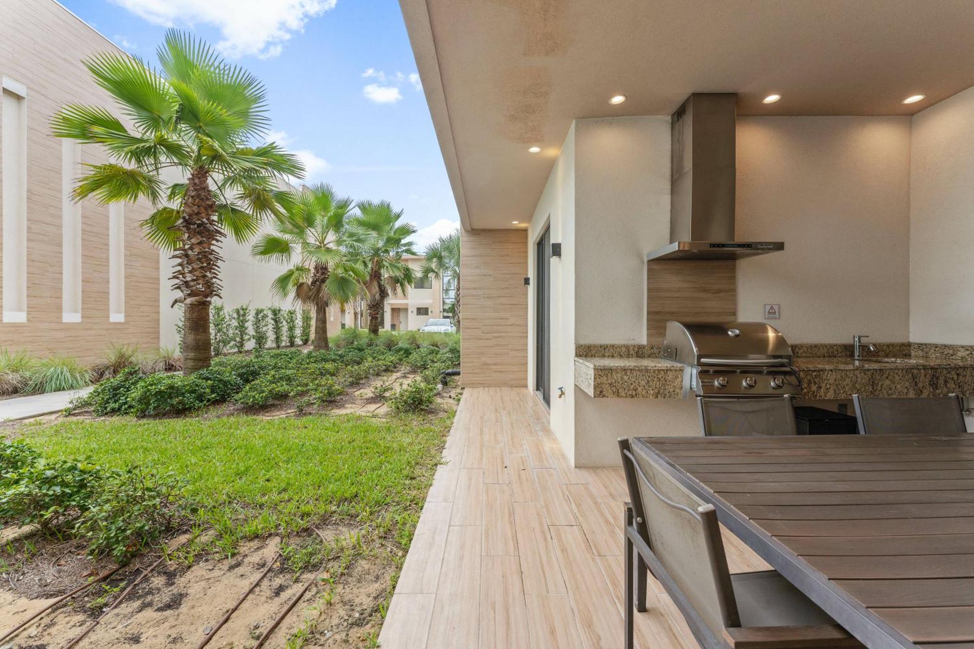 Holiday home 7562 Magic Village 8guests 4suites 8 Min *