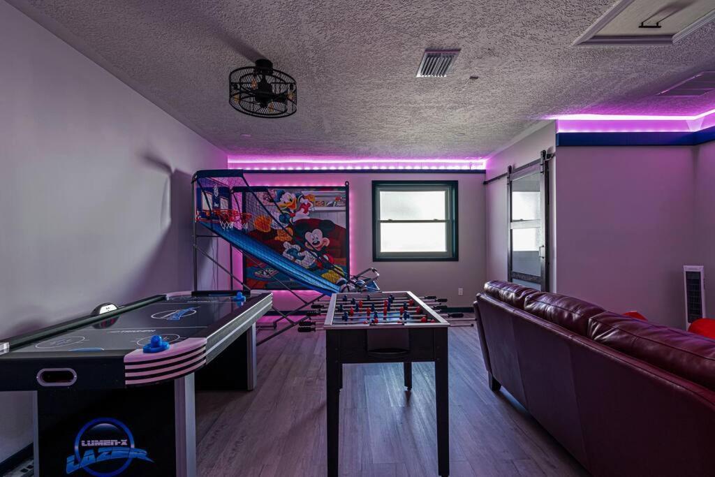 13 Mins From Disney Arcade, Private Pool, & Themed Rooms * Orlando