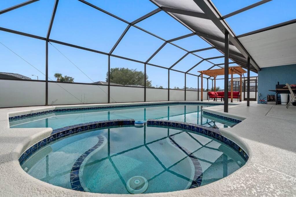 Holiday home 13 Mins From Disney Arcade, Private Pool, & Themed Rooms