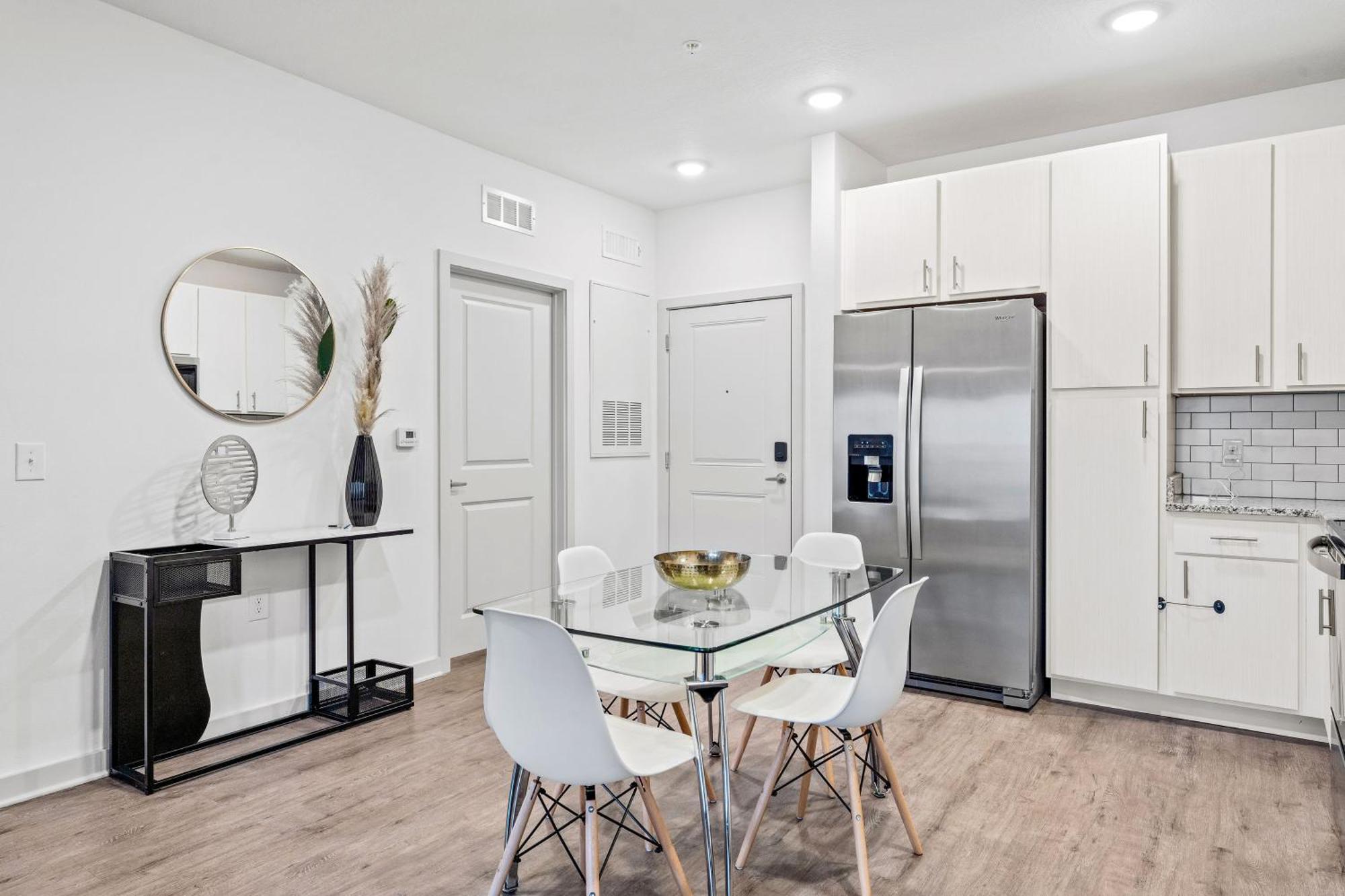 Complete Sleek Modern 10 Min To Parks Pets Allowed, Resort-style Amenities * Orlando