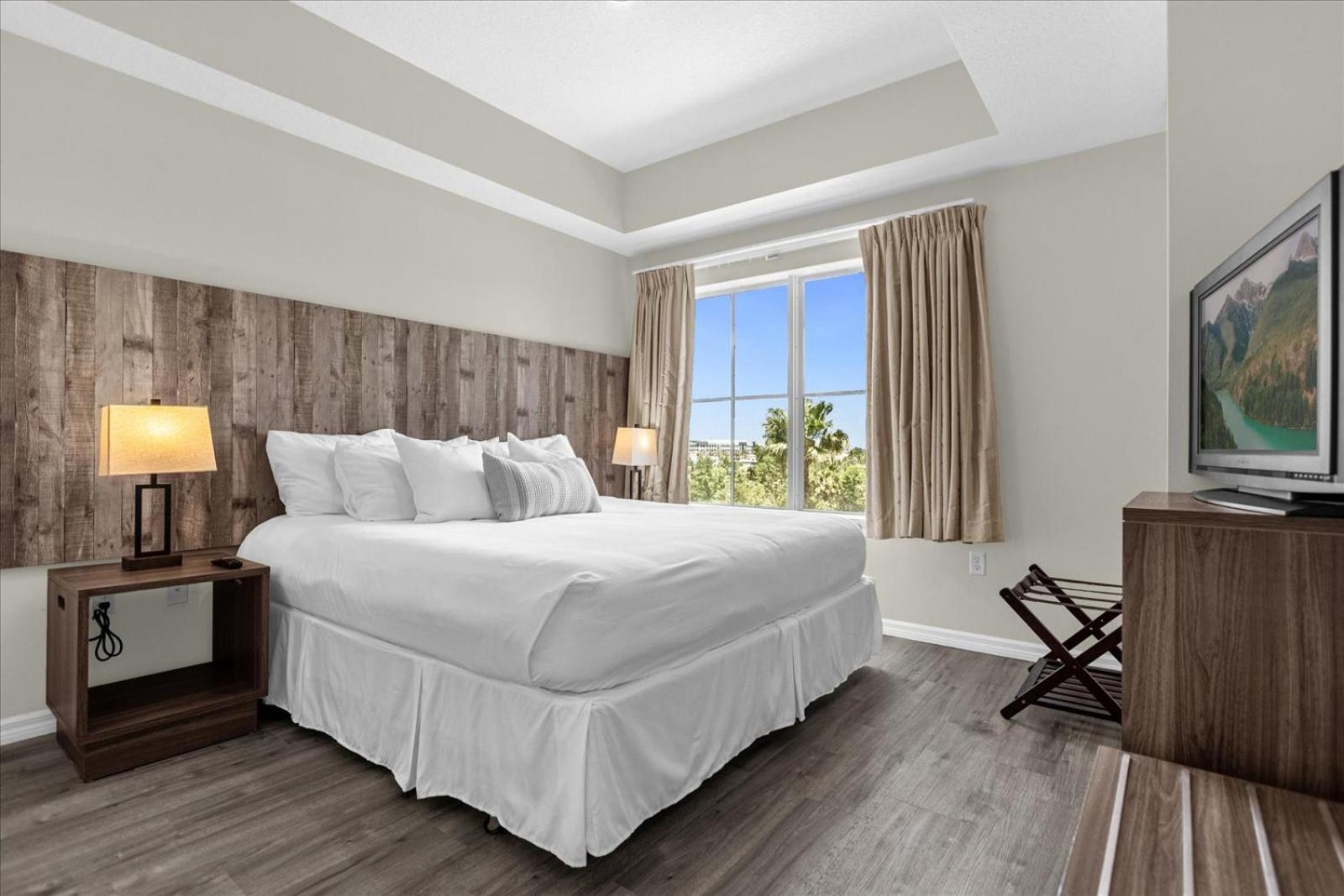 The Point, Lux 4 Min From Universal Apartment *
