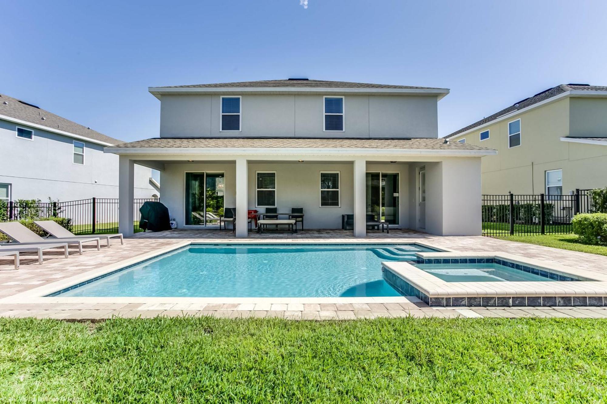 Holiday home 8 Bedroom Vacation With Pool 2114