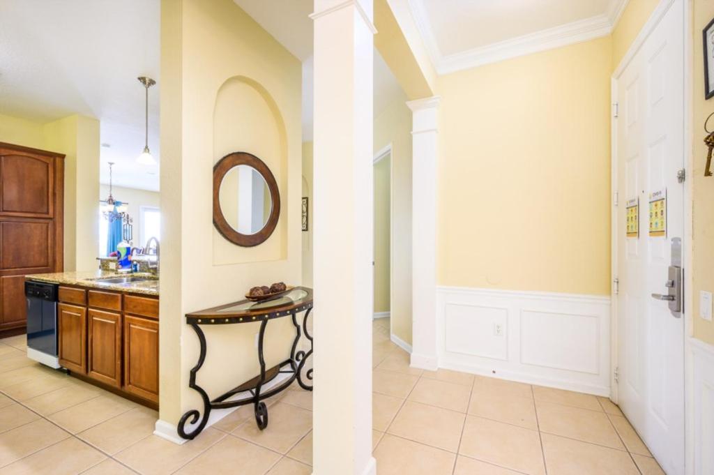 Apartment Beautiful Lakeview Vacation Condo, Vista Cay 1016 *