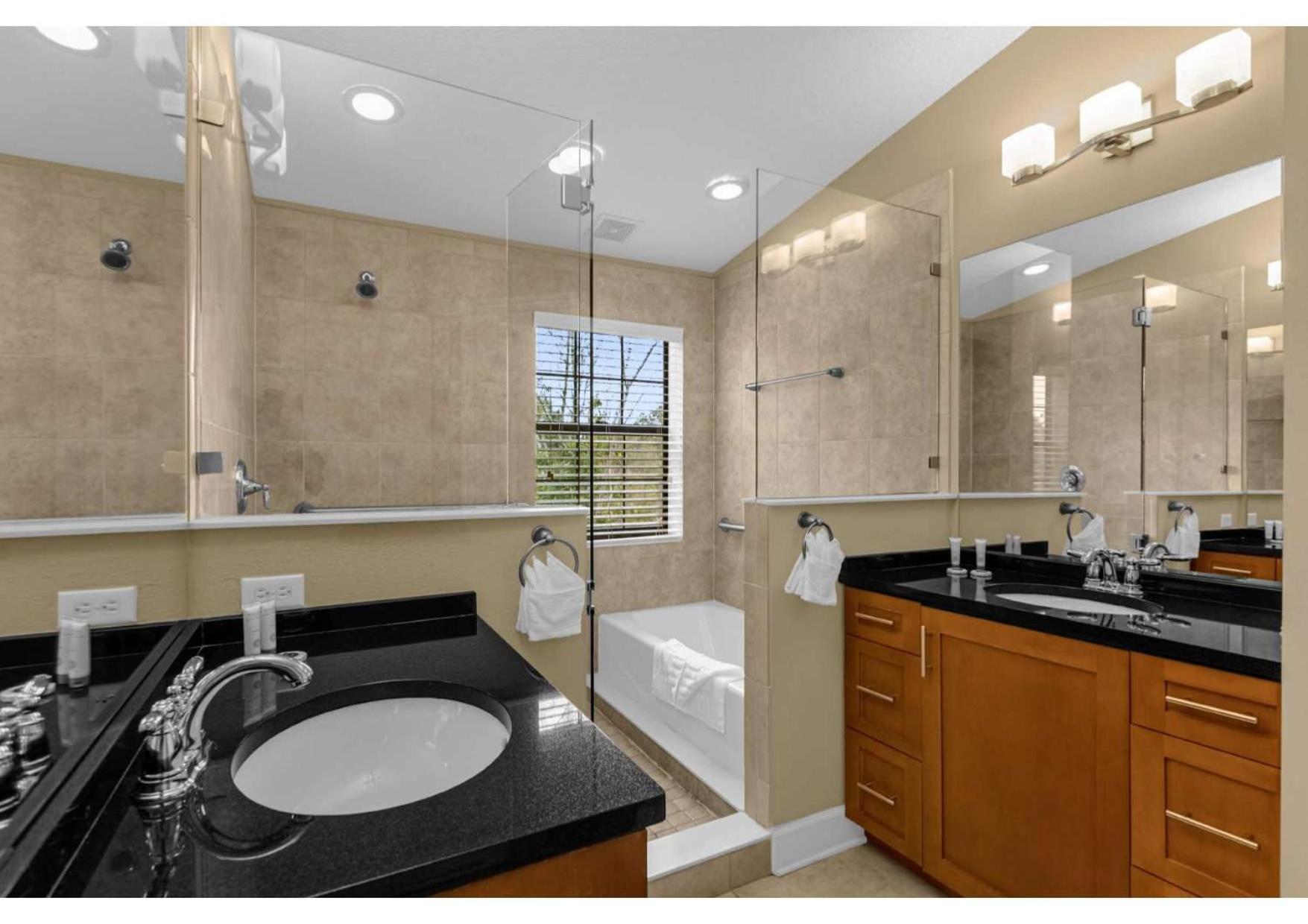Spring Break Sale! Renovated Townhome By Holiday home