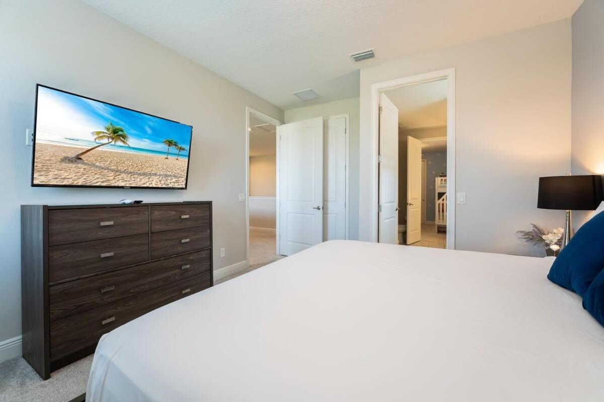 Beautiful 7 Bedroom 6 5 Bath W Pool Movie Theater Villa Orlando