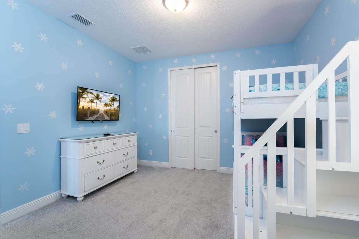 Beautiful 7 Bedroom 6 5 Bath W Pool Movie Theater