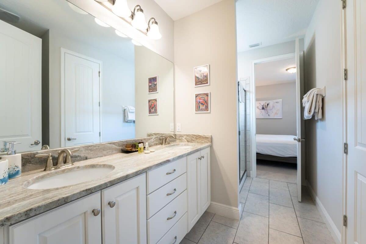 Beautiful 7 Bedroom 6 5 Bath W Pool Movie Theater Orlando