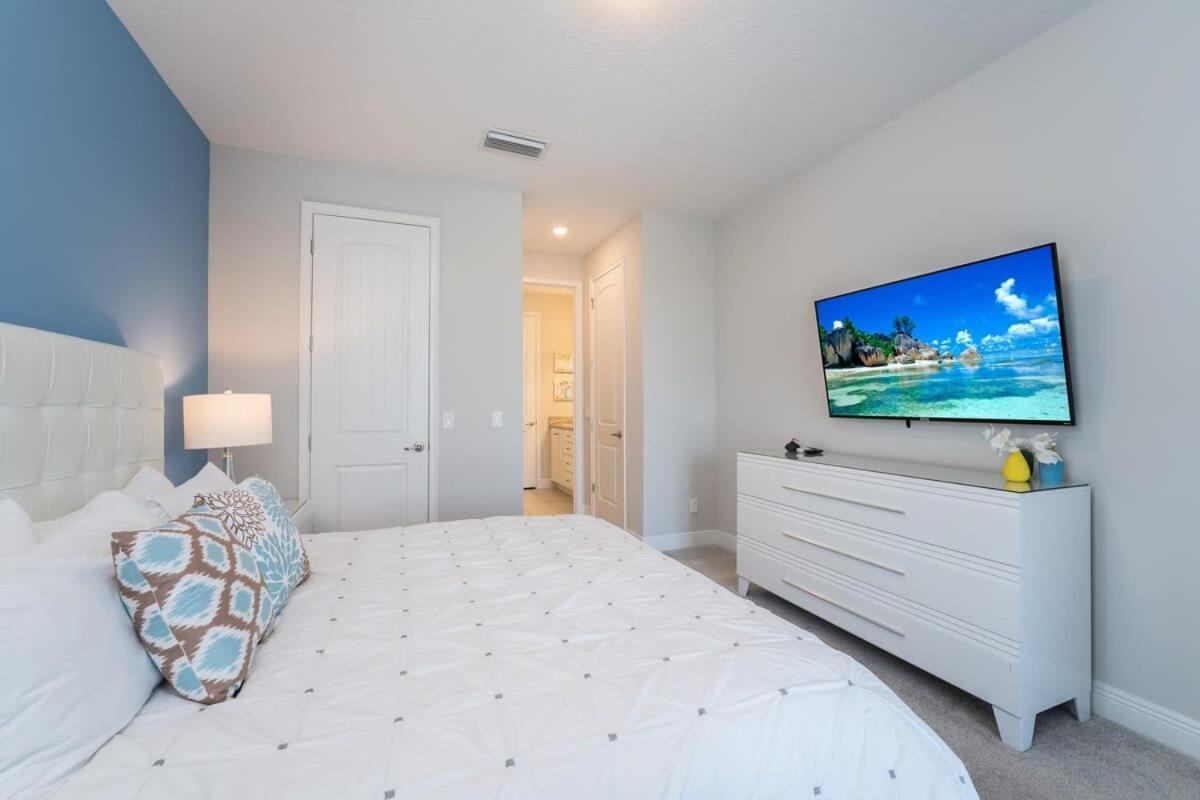 Beautiful 7 Bedroom 6 5 Bath W Pool Movie Theater