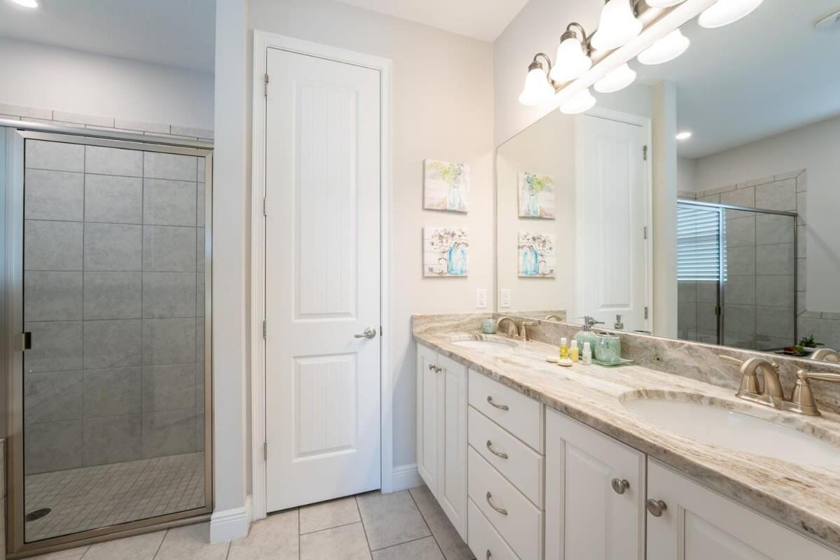 Villa Beautiful 7 Bedroom 6 5 Bath W Pool Movie Theater Orlando