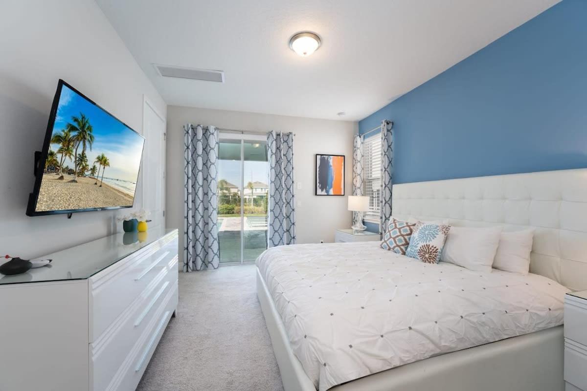 Beautiful 7 Bedroom 6 5 Bath W Pool Movie Theater Villa