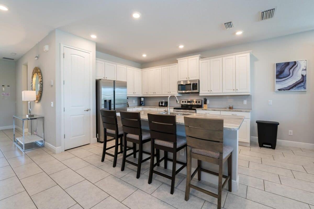 Beautiful 7 Bedroom 6 5 Bath W Pool Movie Theater *