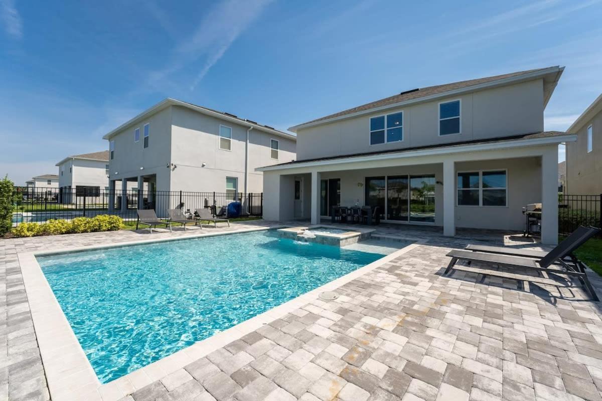 Beautiful 7 Bedroom 6 5 Bath W Pool Movie Theater