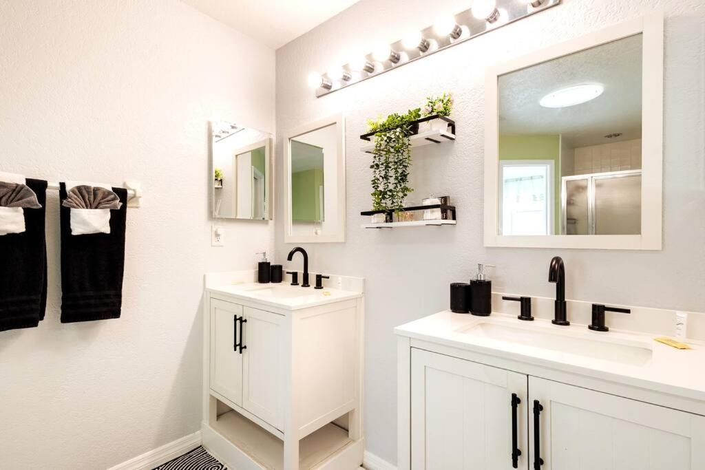 Holiday home 13 Mins From Disney Arcade, Private Pool, & Themed Rooms Orlando