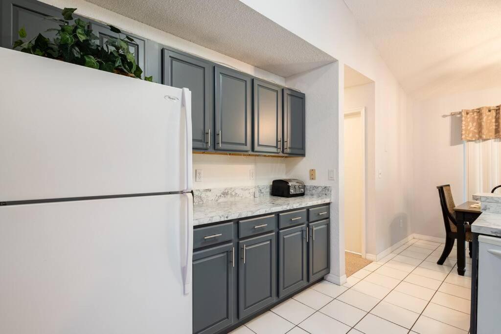 Holiday home 13 Mins From Disney Arcade, Private Pool, & Themed Rooms *