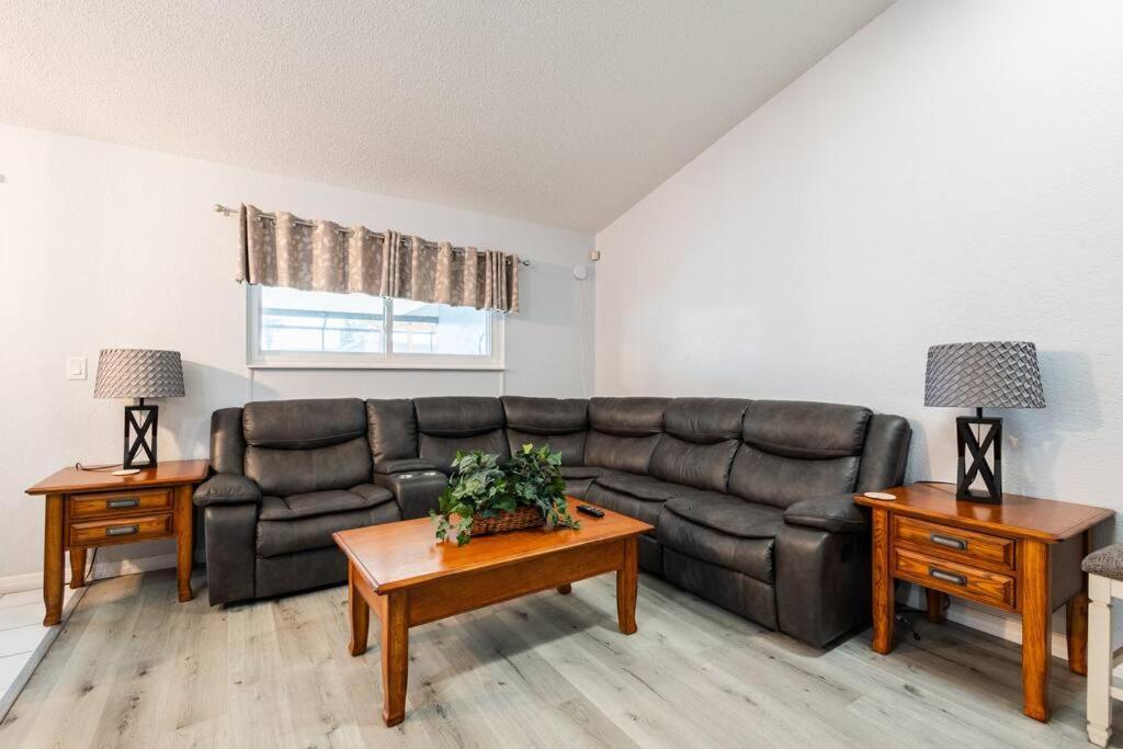 13 Mins From Disney Arcade, Private Pool, & Themed Rooms