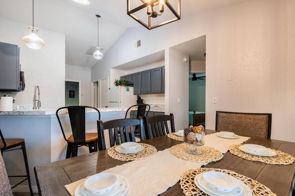 Holiday home 13 Mins From Disney Arcade, Private Pool, & Themed Rooms Orlando