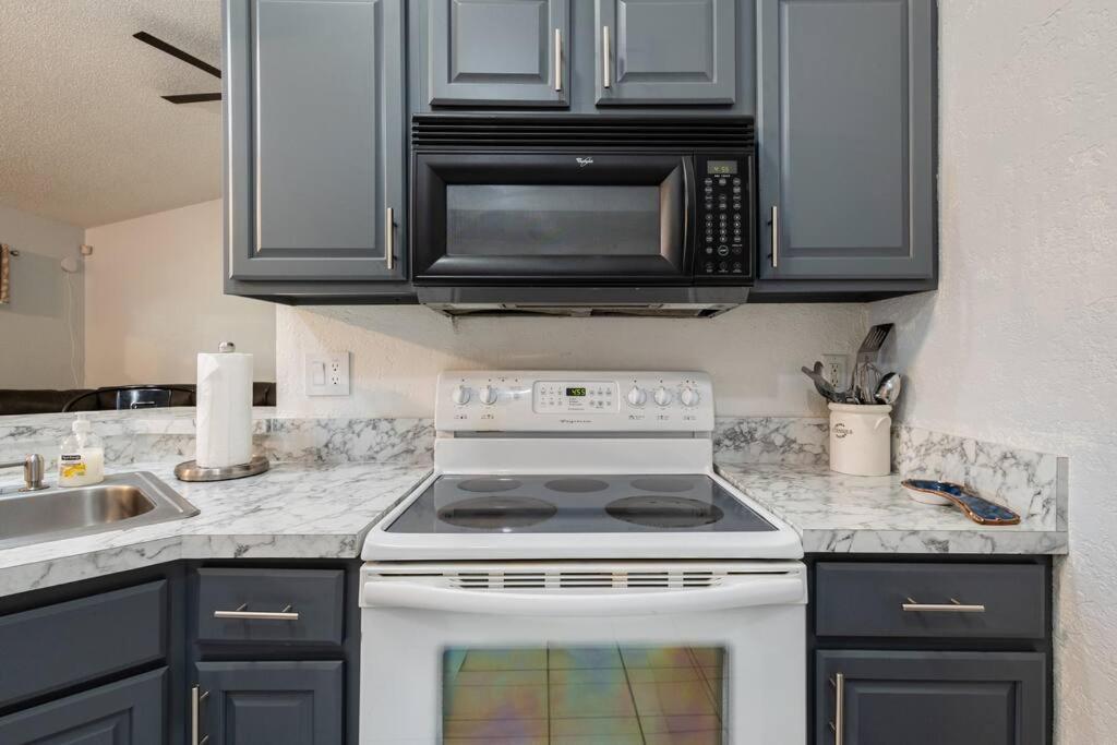 Holiday home 13 Mins From Disney Arcade, Private Pool, & Themed Rooms Orlando