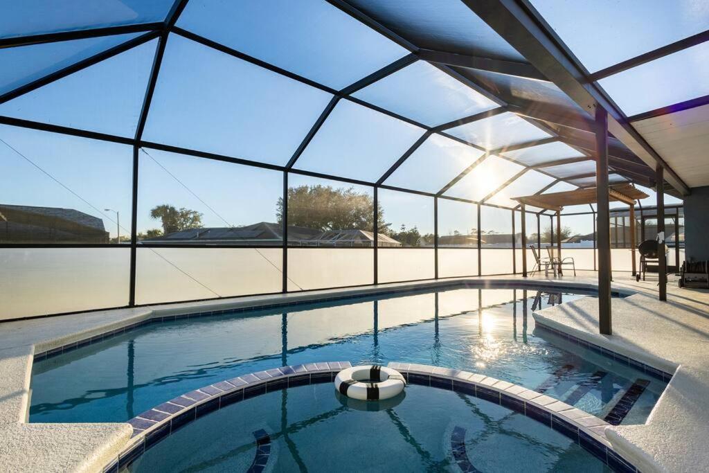 Holiday home 13 Mins From Disney Arcade, Private Pool, & Themed Rooms *