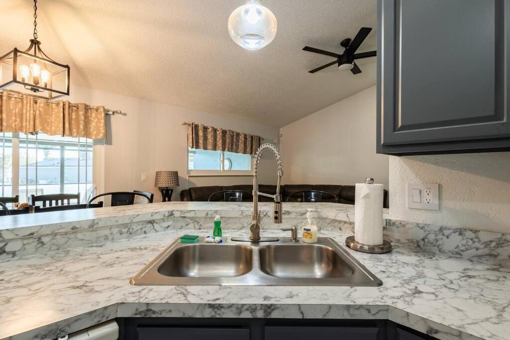 Holiday home 13 Mins From Disney Arcade, Private Pool, & Themed Rooms