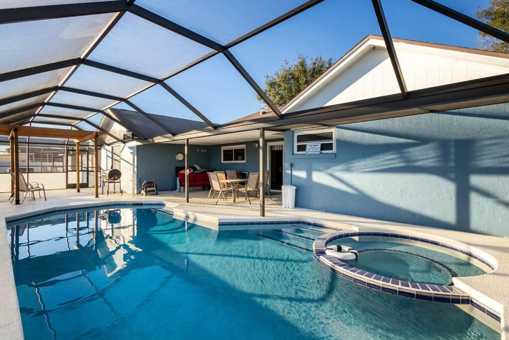 Holiday home 13 Mins From Disney Arcade, Private Pool, & Themed Rooms Orlando