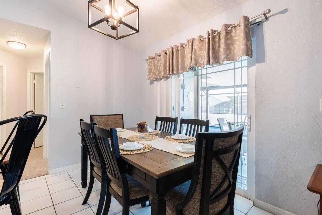 Holiday home 13 Mins From Disney Arcade, Private Pool, & Themed Rooms *