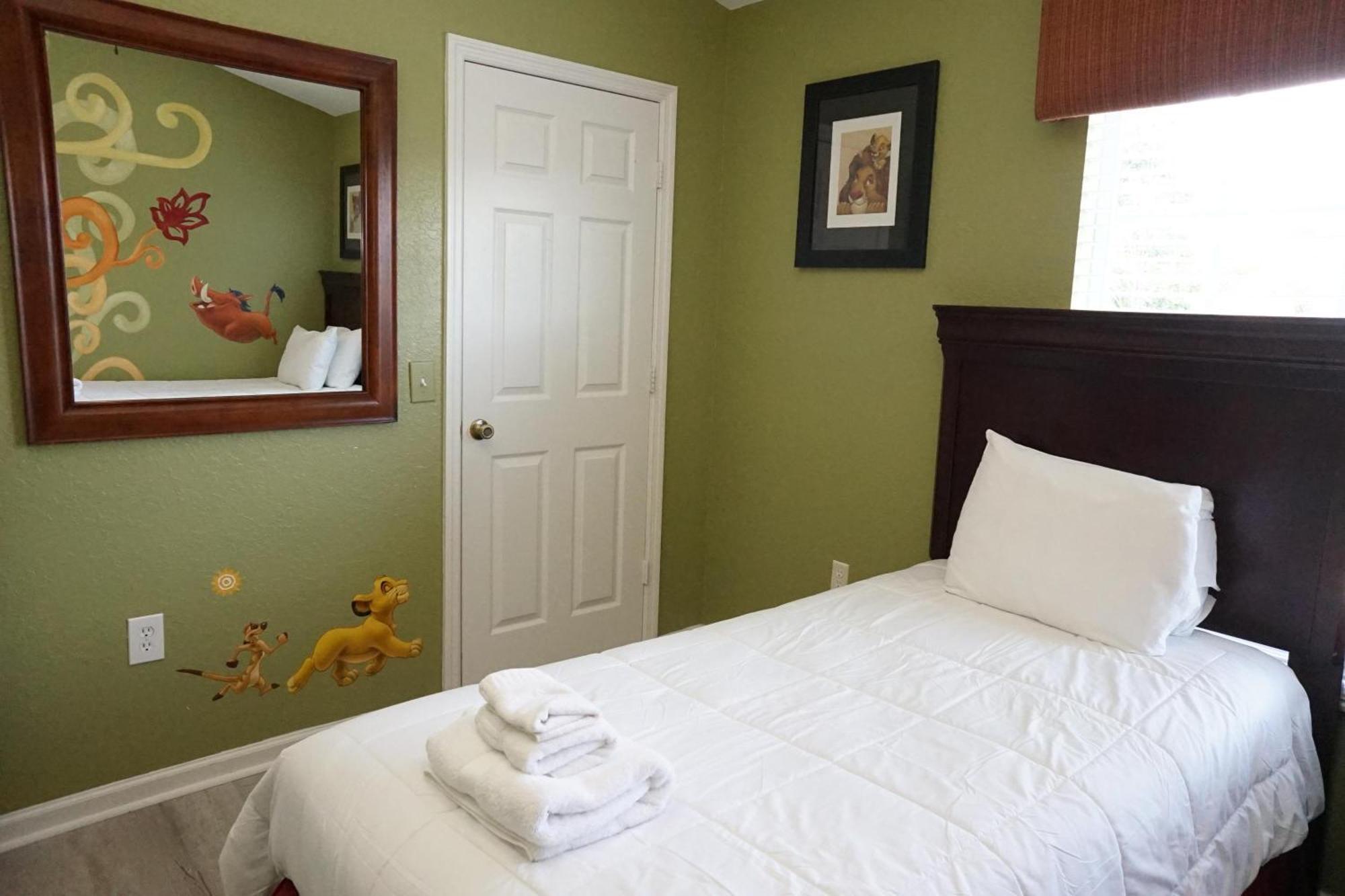 Windsor Hills End Unit, South Facing Pool 7666! Holiday home Orlando