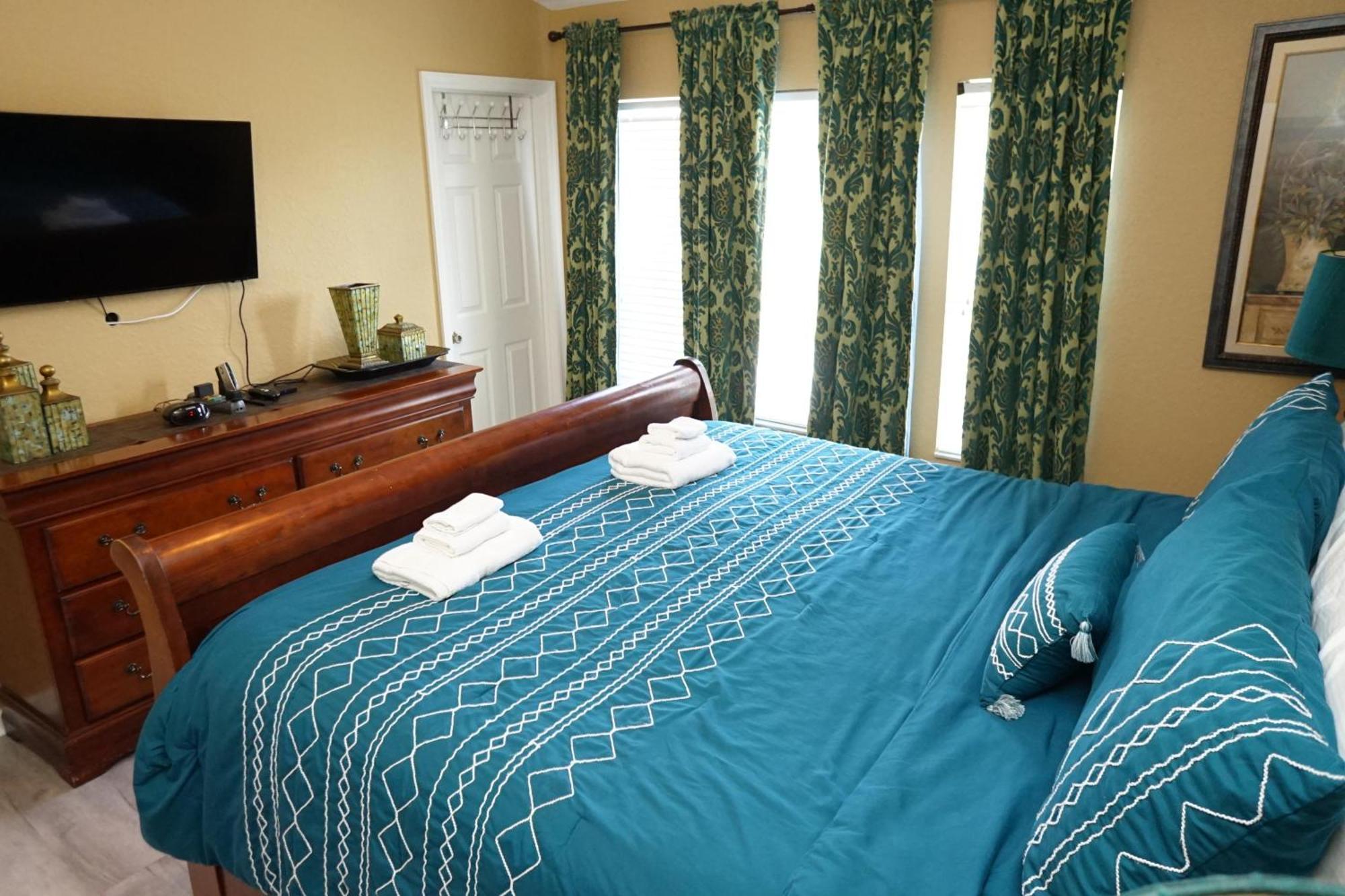 Windsor Hills End Unit, South Facing Pool 7666! * Orlando