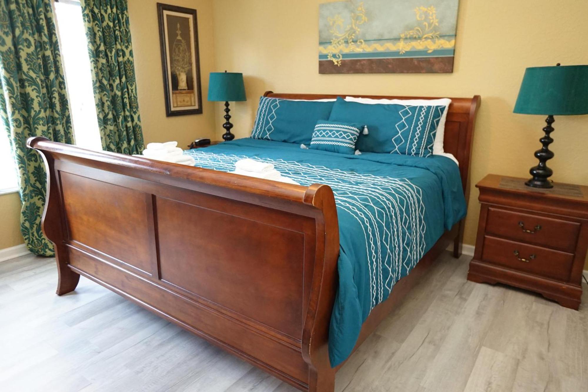Windsor Hills End Unit, South Facing Pool 7666! Holiday home