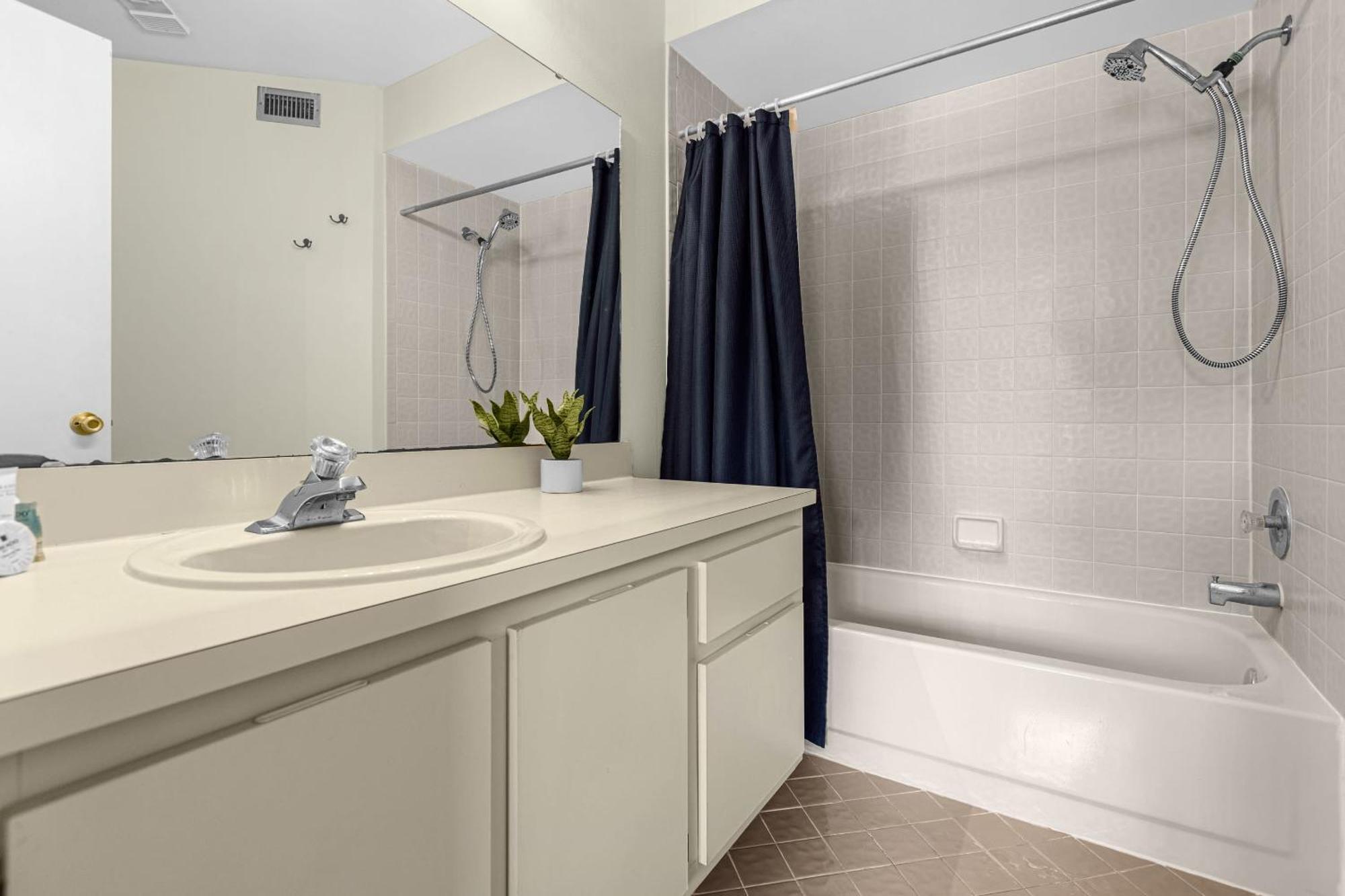 Modern Cozy 2br Near Apartment