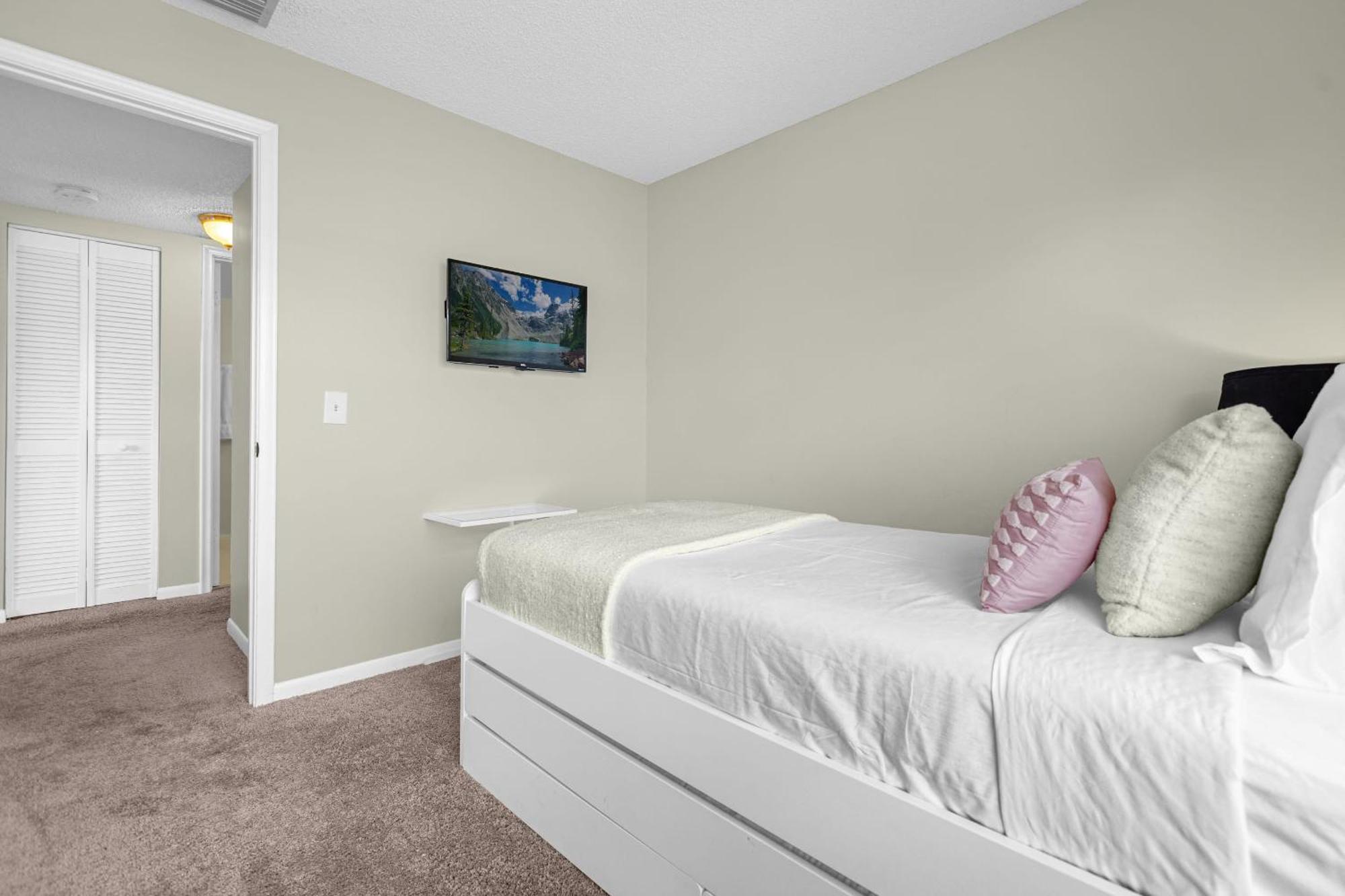 Modern Cozy 2br Near *