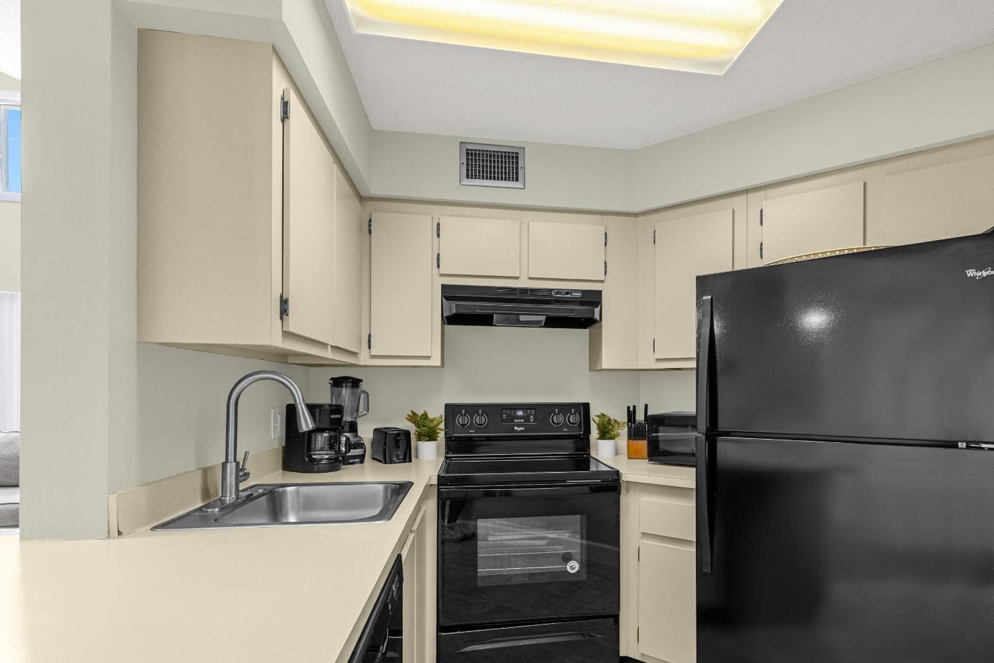 Modern Cozy 2br Near