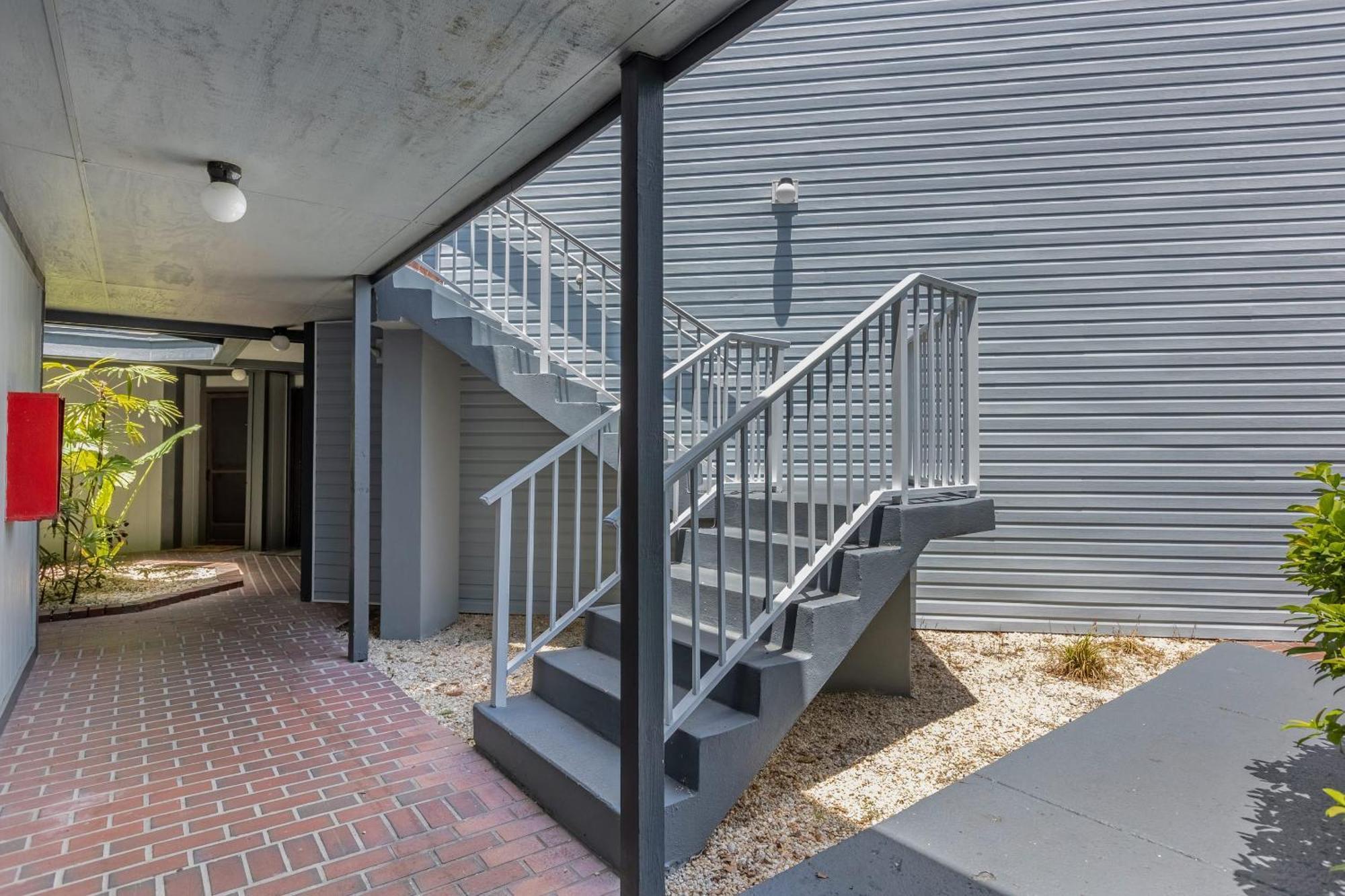 Modern Cozy 2br Near Apartment