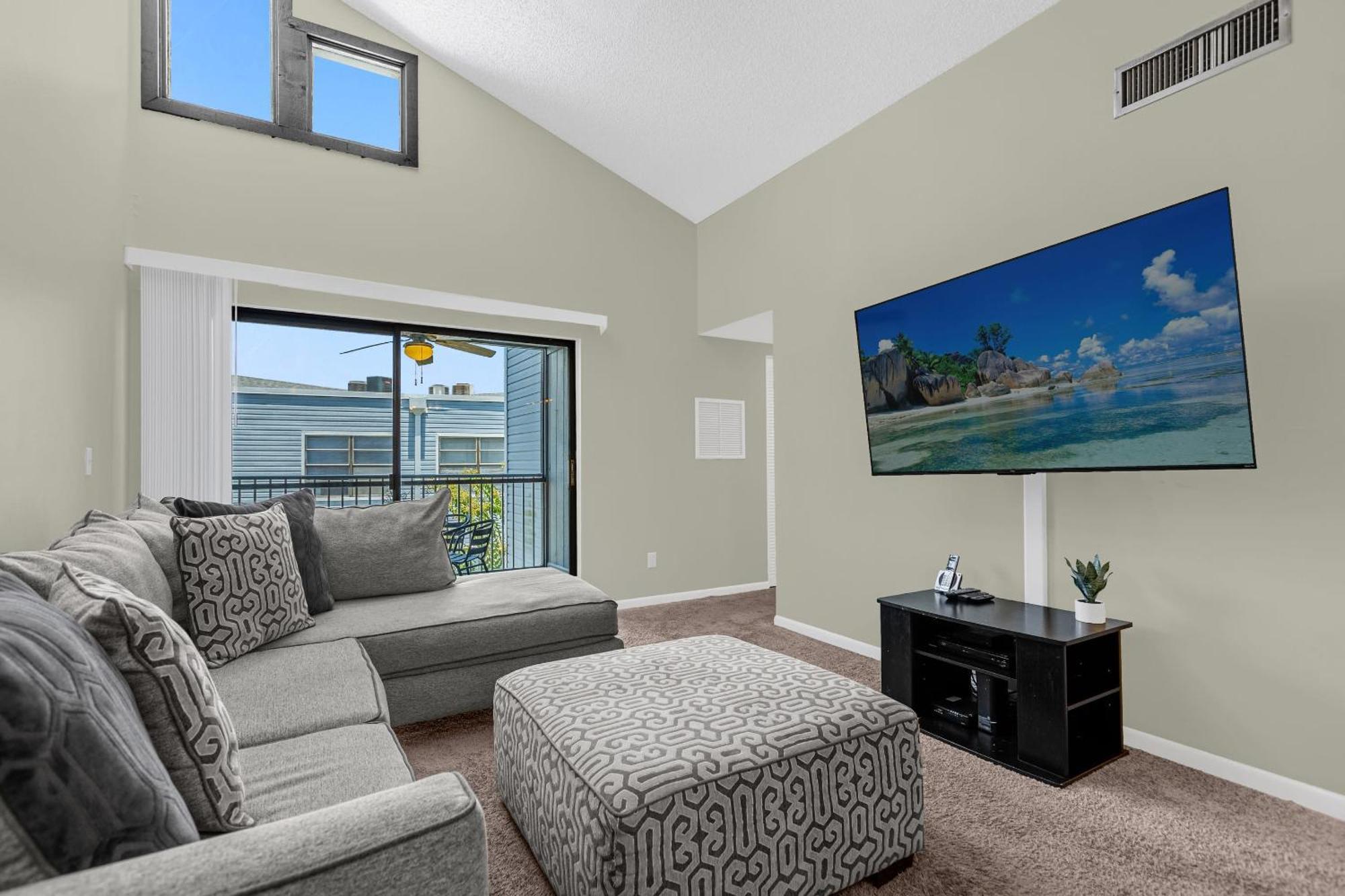 Modern Cozy 2br Near