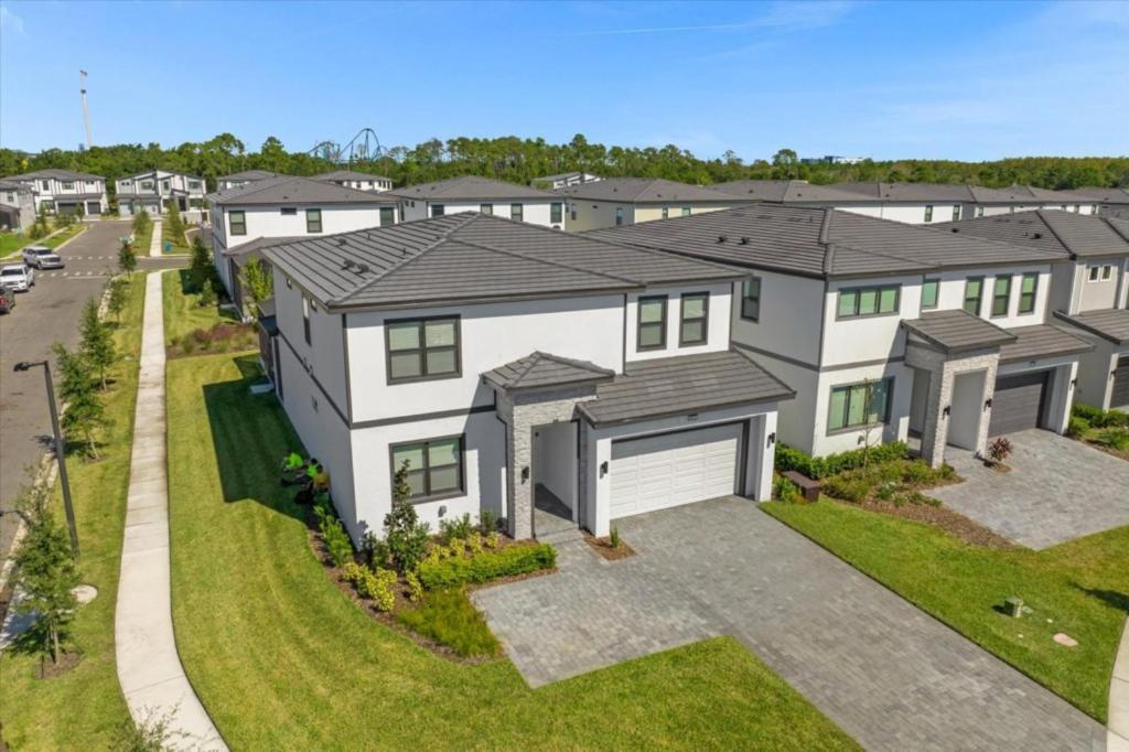 8 Bedrooms- 8 Bathrooms- Paradiso Grande 5912 Hs *