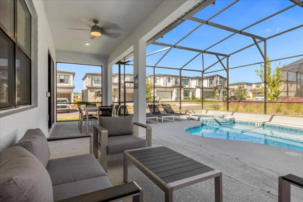 8 Bedrooms- 8 Bathrooms- Paradiso Grande 5912 Hs