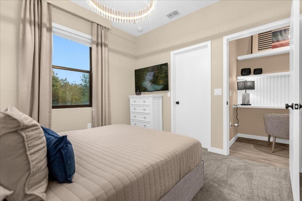 3 Bedrooms- 3 Bathrooms- The Hub 3205 Tt * Orlando