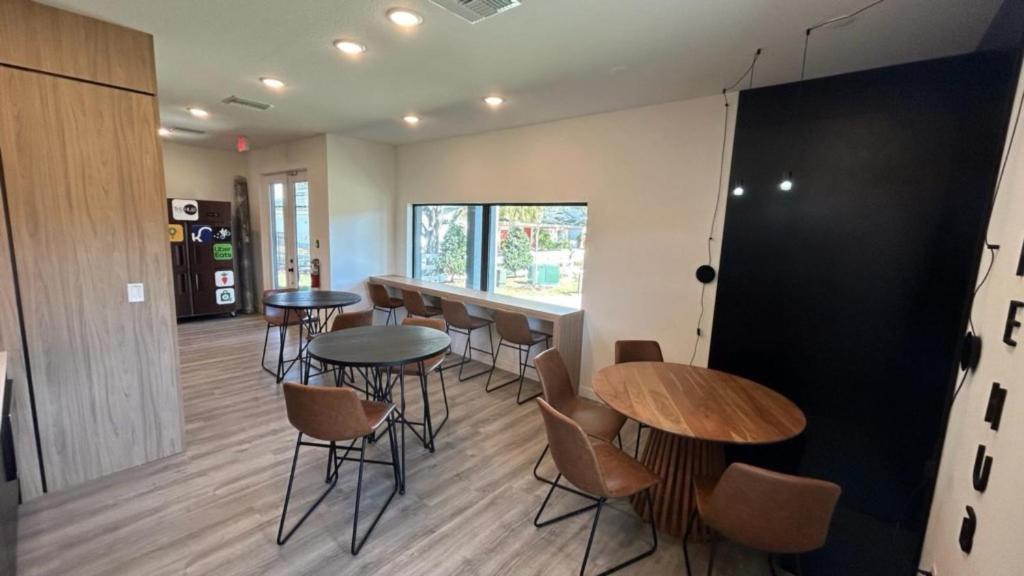 3 Bedrooms- 3 Bathrooms- The Hub 3205 Tt * Orlando