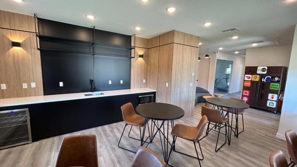 3 Bedrooms- 3 Bathrooms- The Hub 3205 Tt Holiday home